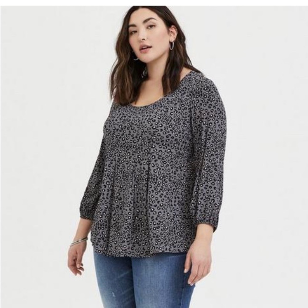 Torrid Grey Leopard Crinkle Gauze Pleated Fit Flare Blouse, Size 28 (5) - EUC